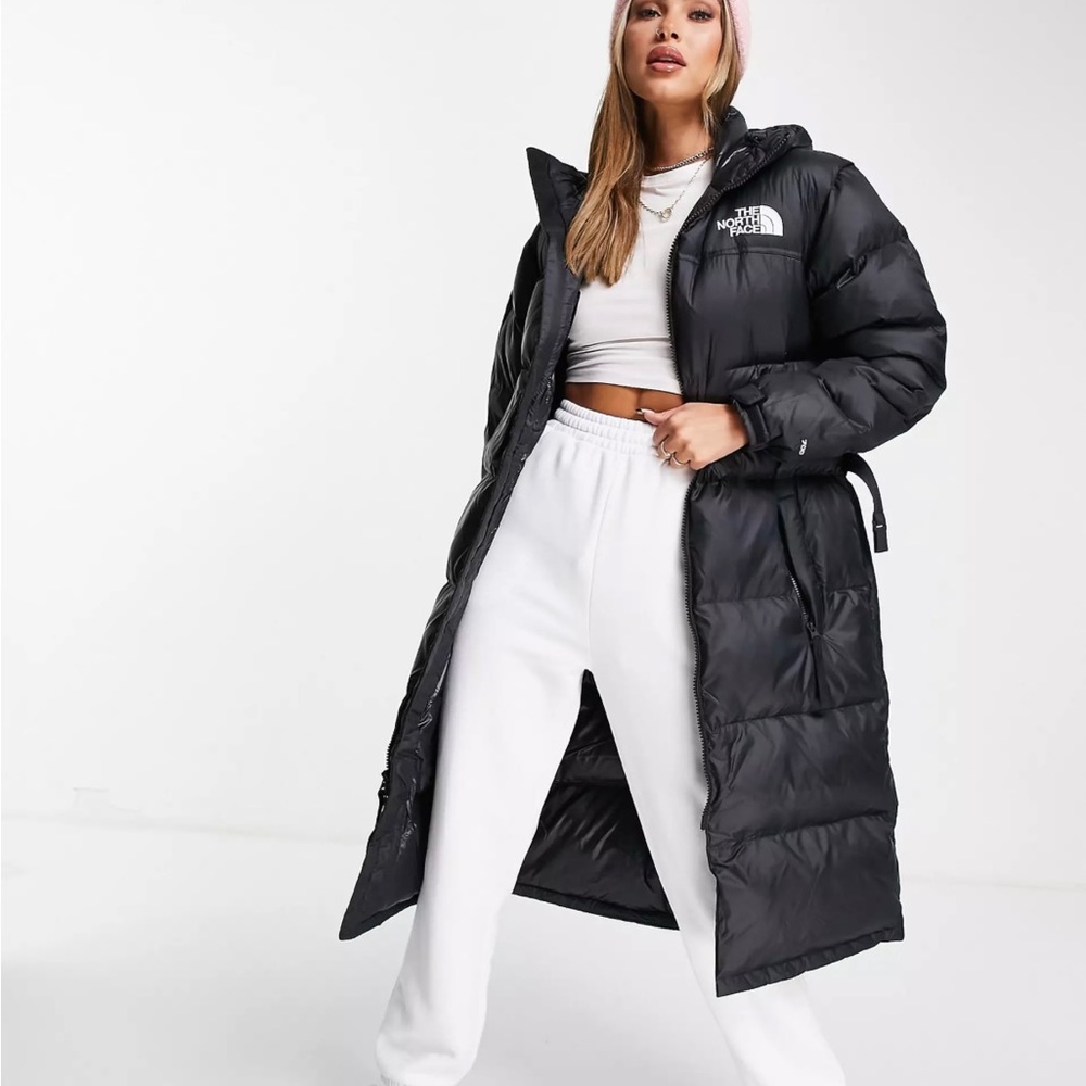 NWOT The North Face 700 puffer coat. Belt is missing otherwise perfect.